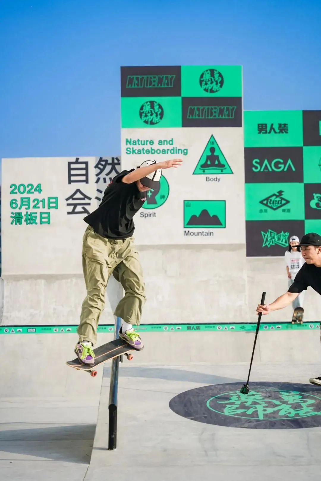 今年的滑板日,我们在山脚下Chill滑了会儿~-MadFuture 疯未来