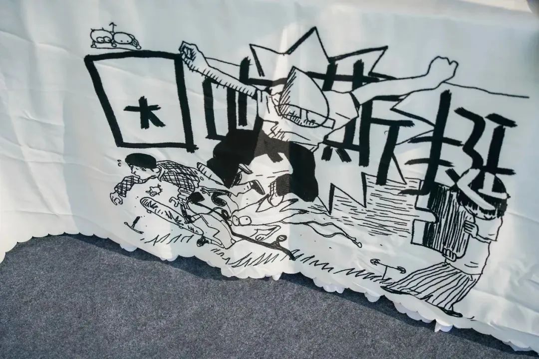 今年的滑板日,我们在山脚下Chill滑了会儿~-MadFuture 疯未来