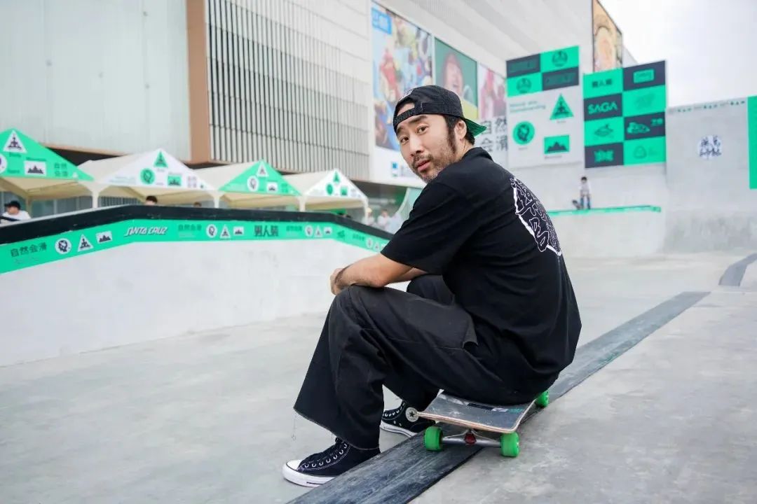 今年的滑板日,我们在山脚下Chill滑了会儿~-MadFuture 疯未来