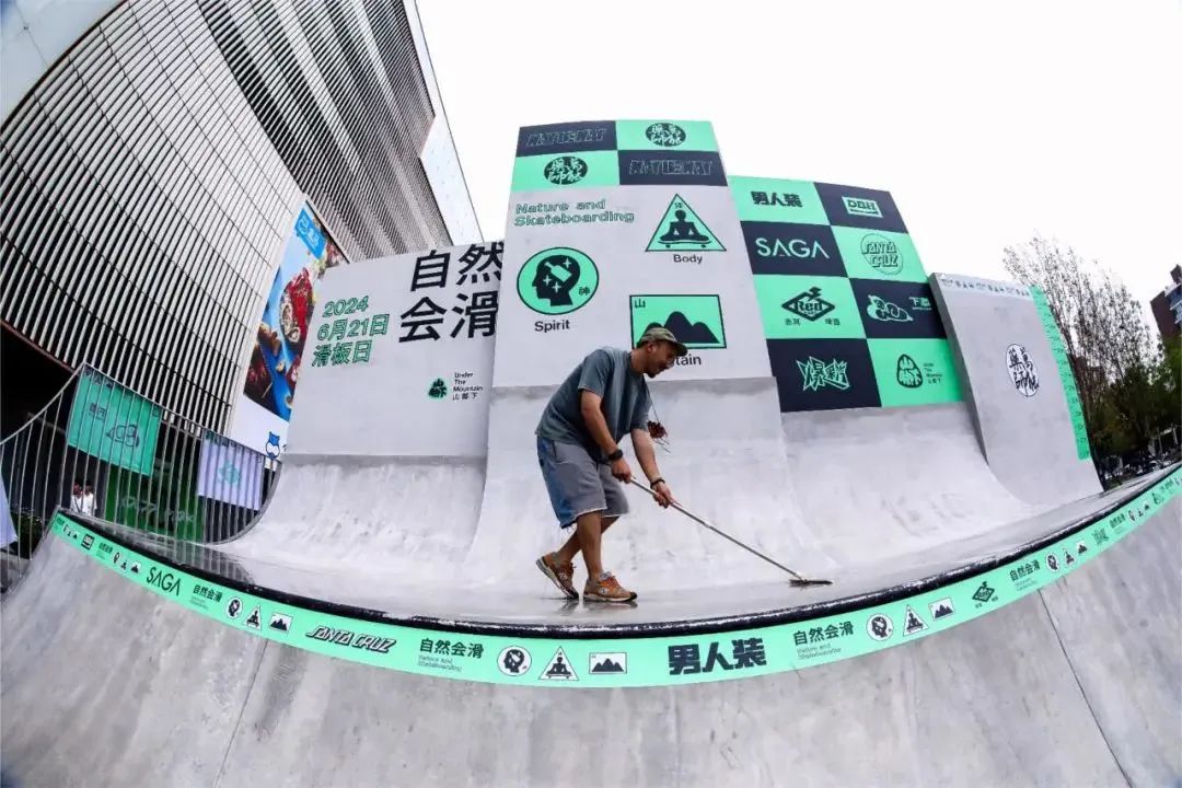 今年的滑板日,我们在山脚下Chill滑了会儿~-MadFuture 疯未来