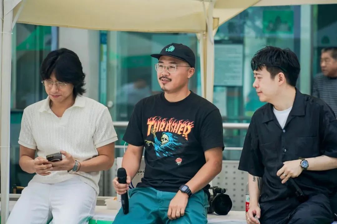 今年的滑板日,我们在山脚下Chill滑了会儿~-MadFuture 疯未来