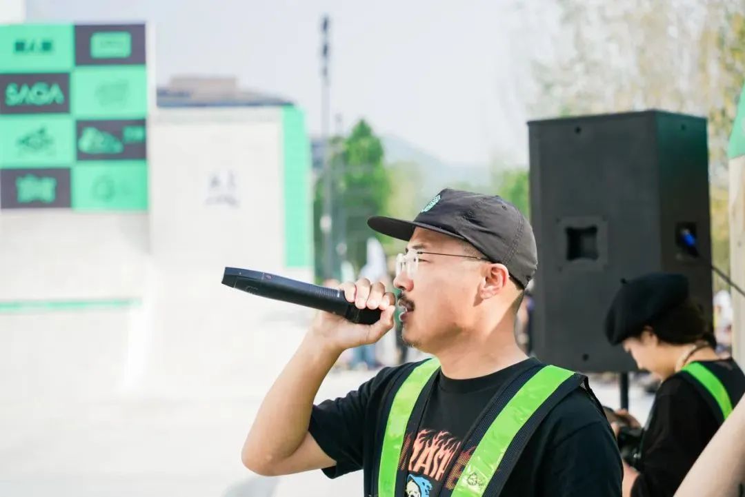 今年的滑板日,我们在山脚下Chill滑了会儿~-MadFuture 疯未来