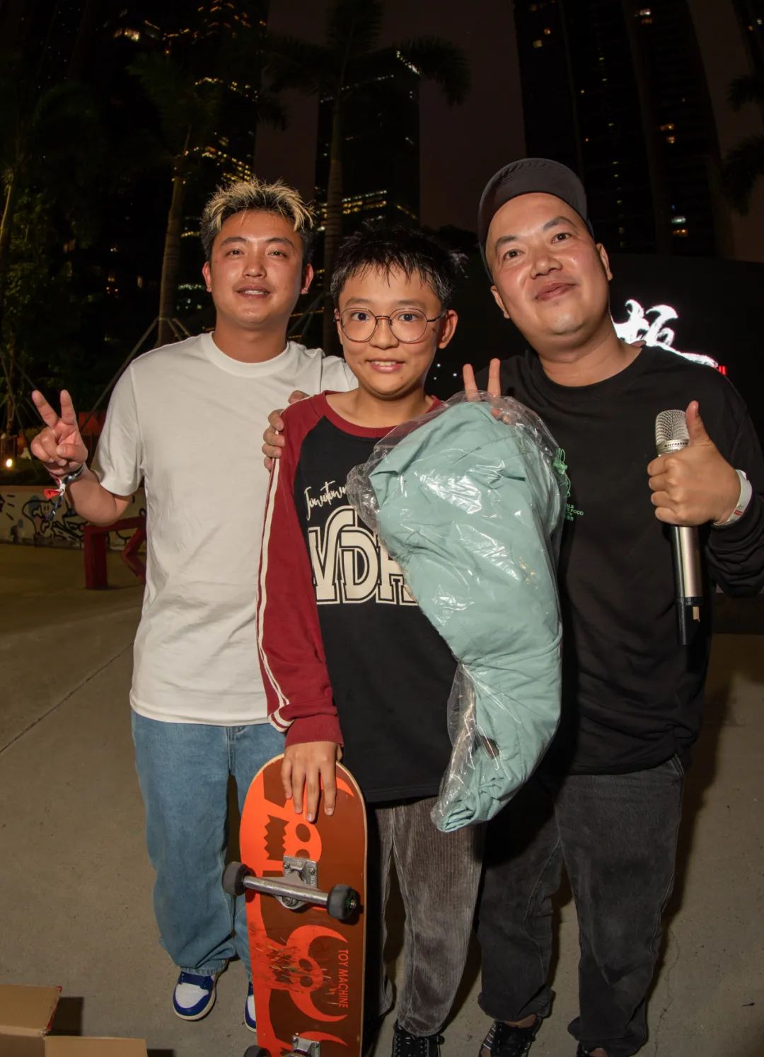 SAGA滑板大片《板命 2》深圳首映: 没有酒水、奖品、依旧吸引189人到场支持!-MadFuture 疯未来