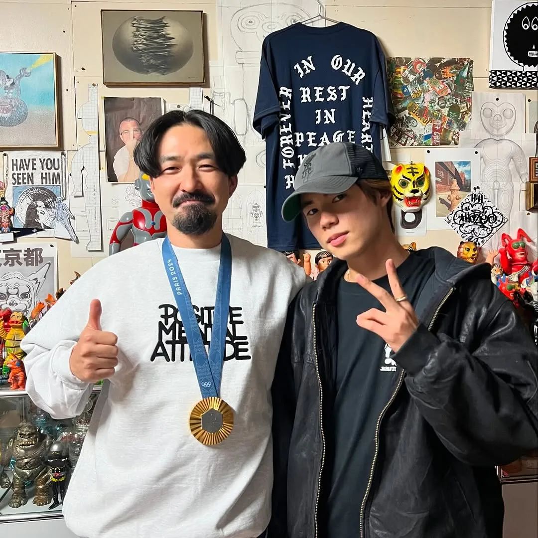 他用70块废旧滑板, 做了一个巨型的菠萝!专访清华大学美术学院滑手麦利-MadFuture 疯未来