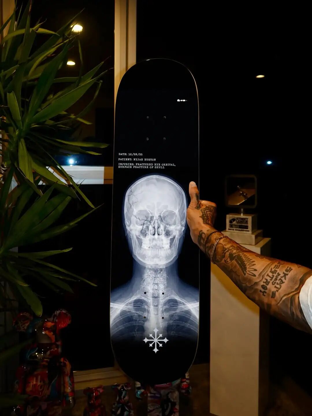 摔裂头骨后劝人戴头盔，自己却坚持不戴: Nyjah为何如此"双标"？-MadFuture 疯未来