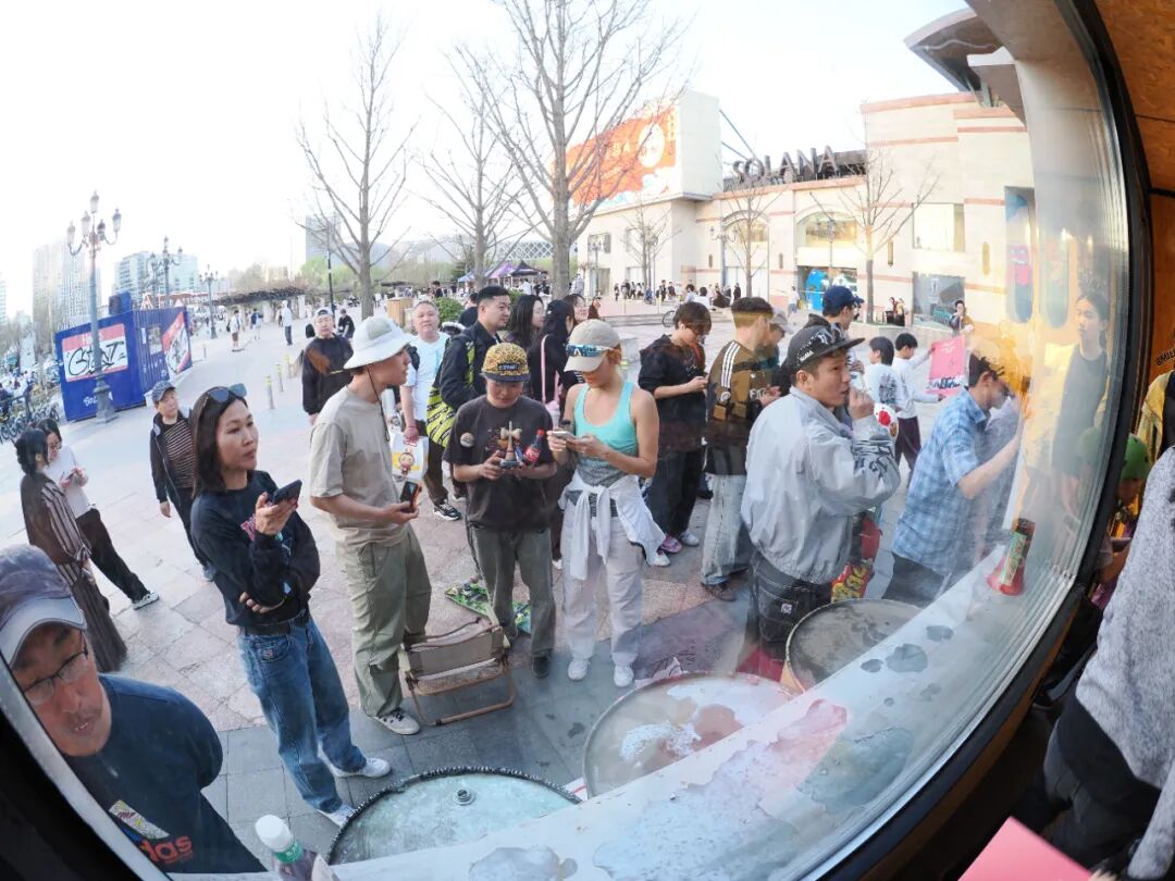 Jacuzzi"被蛇咬"嗨翻天, "假裤子"滑板队北京首站火力全开！-MadFuture 疯未来
