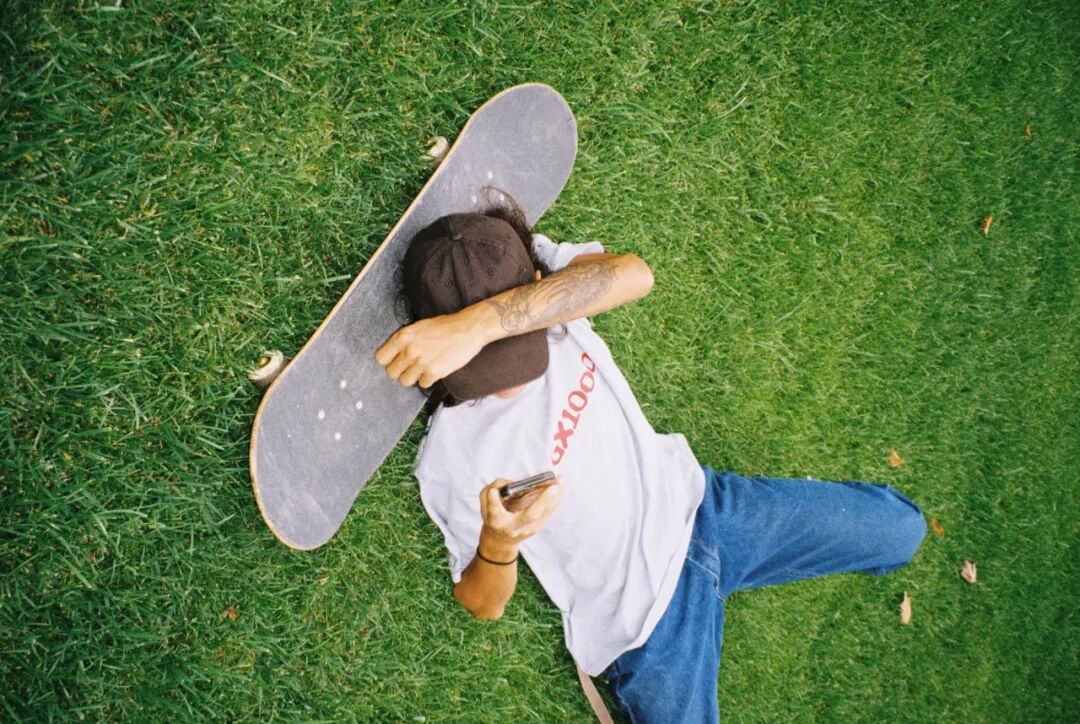 仔拿马十周年: 为高峰（废柴）推出首款签名款砂纸-MadFuture 疯未来