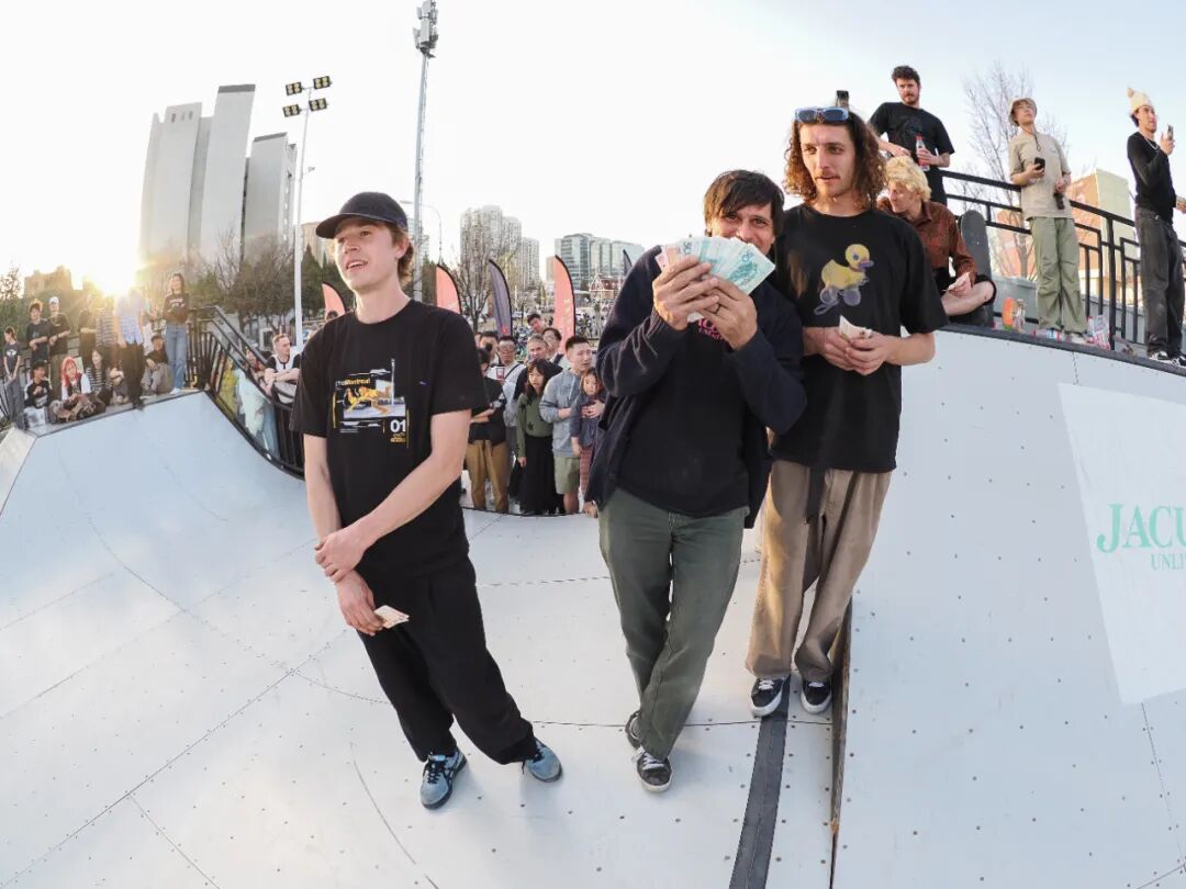 Jacuzzi"被蛇咬"嗨翻天, "假裤子"滑板队北京首站火力全开！-MadFuture 疯未来