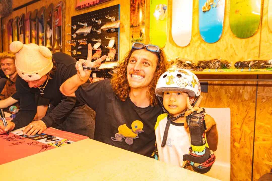 Jacuzzi"被蛇咬"嗨翻天, "假裤子"滑板队北京首站火力全开！-MadFuture 疯未来