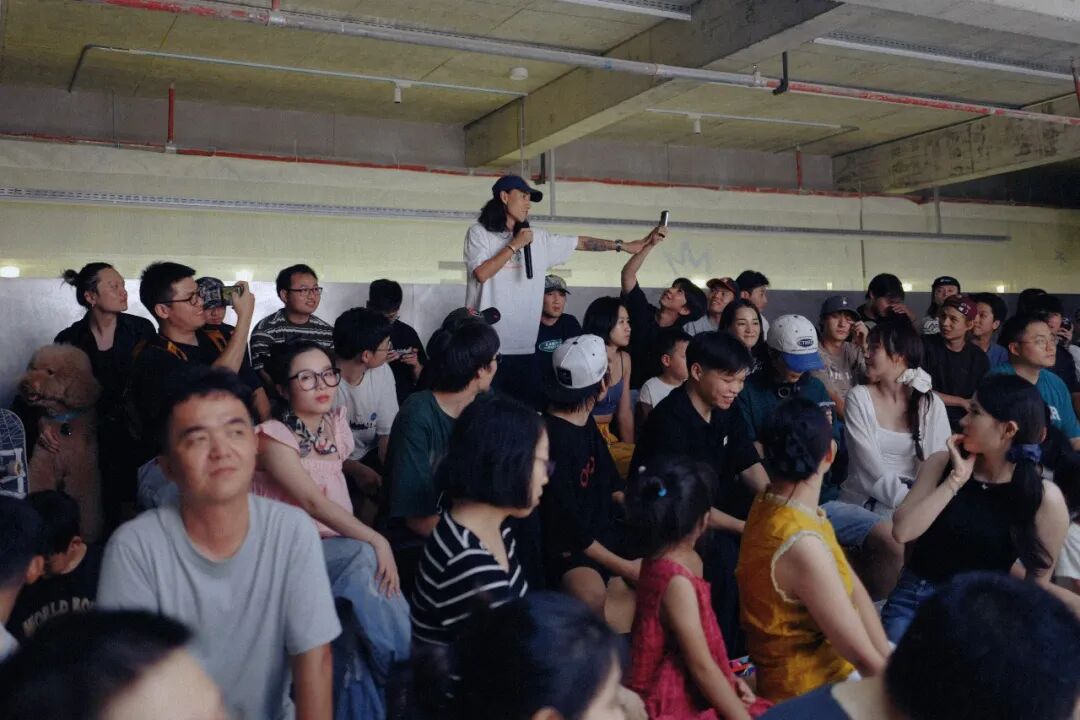 仔拿马十周年: 为高峰（废柴）推出首款签名款砂纸-MadFuture 疯未来