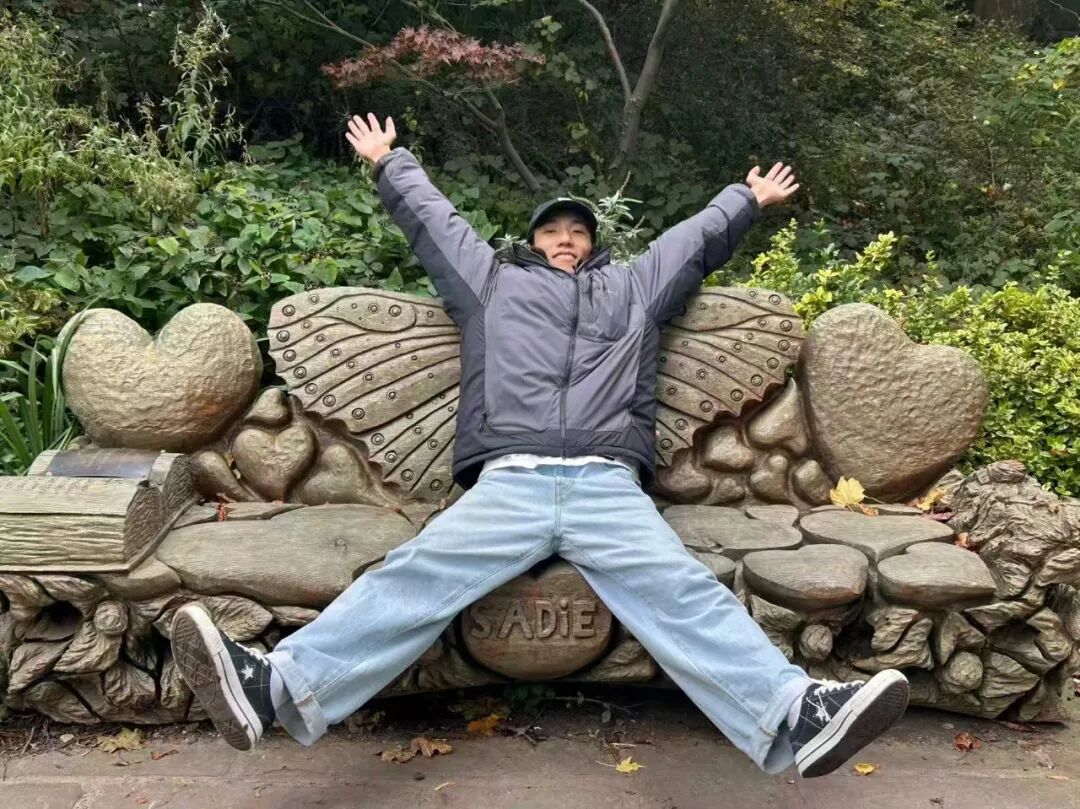 仔拿马十周年: 为高峰（废柴）推出首款签名款砂纸-MadFuture 疯未来