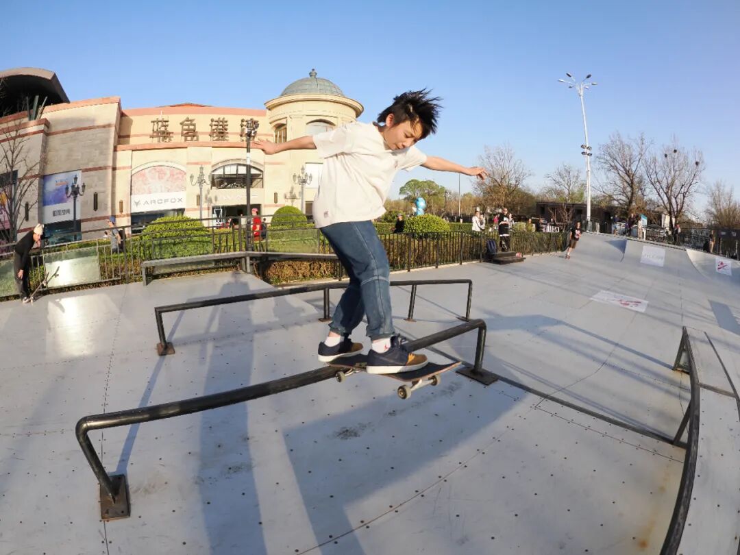 Jacuzzi"被蛇咬"嗨翻天, "假裤子"滑板队北京首站火力全开！-MadFuture 疯未来