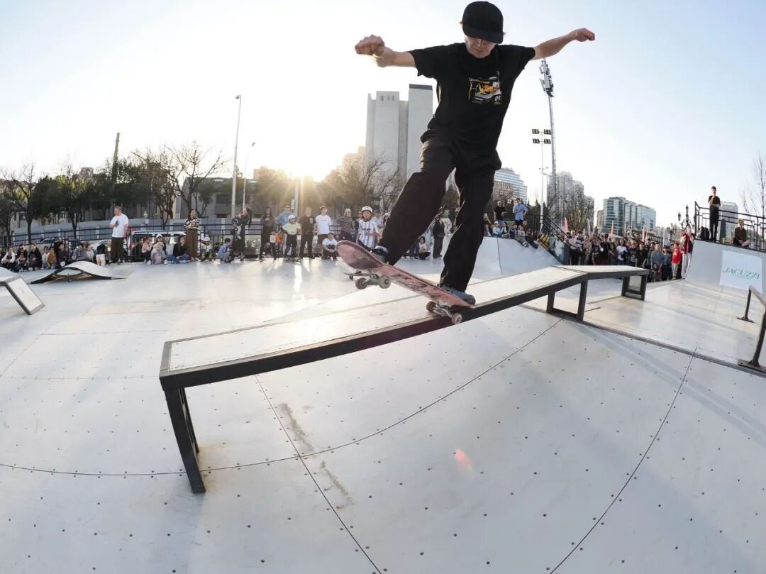Jacuzzi"被蛇咬"嗨翻天, "假裤子"滑板队北京首站火力全开！-MadFuture 疯未来