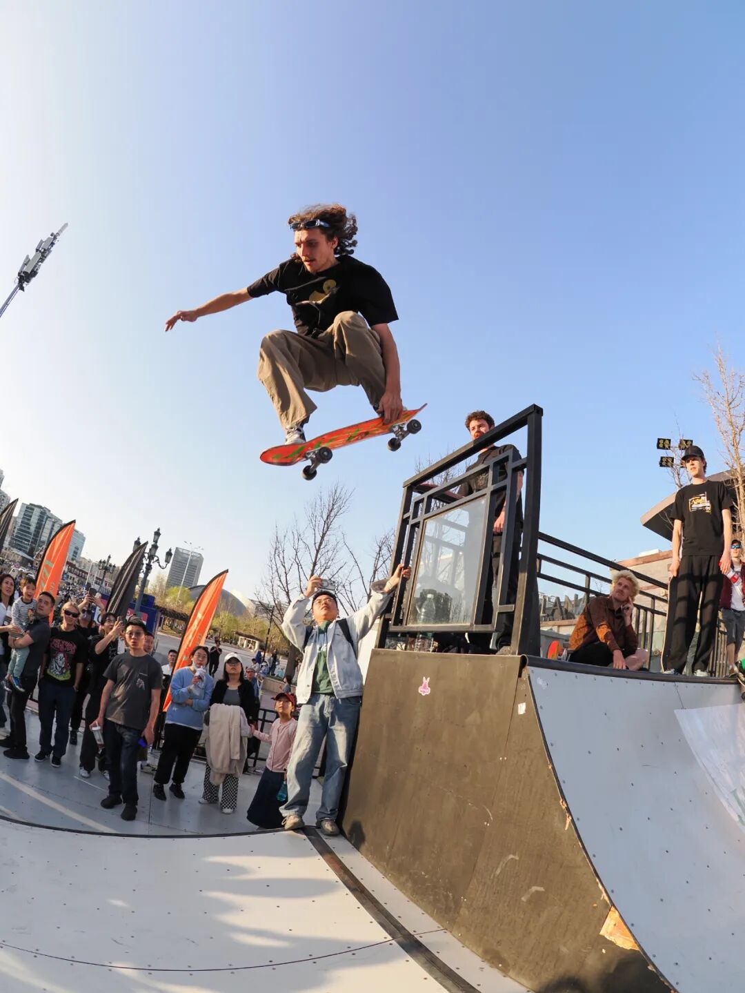 Jacuzzi"被蛇咬"嗨翻天, "假裤子"滑板队北京首站火力全开！-MadFuture 疯未来