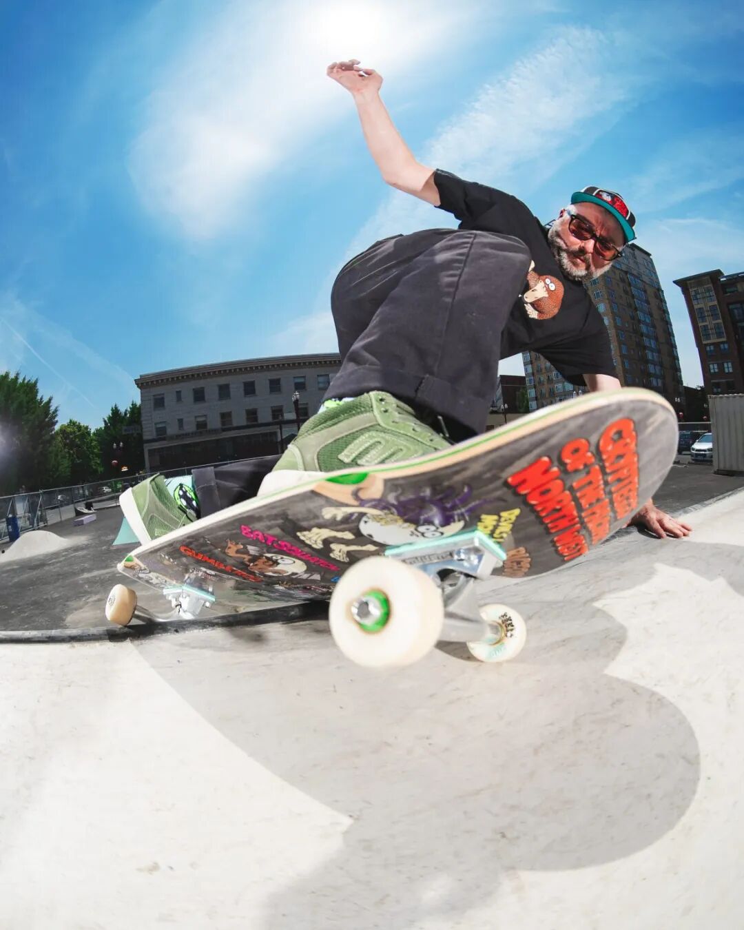 滑板市场低迷卖不动？靠着蛋板和老滑手逆市卖爆的滑板品牌｜专访Mark Foster-MadFuture 疯未来